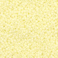 Miyuki rocailles kralen 15/0 - Duracoat opaque light lemon ice yellow 15-4451